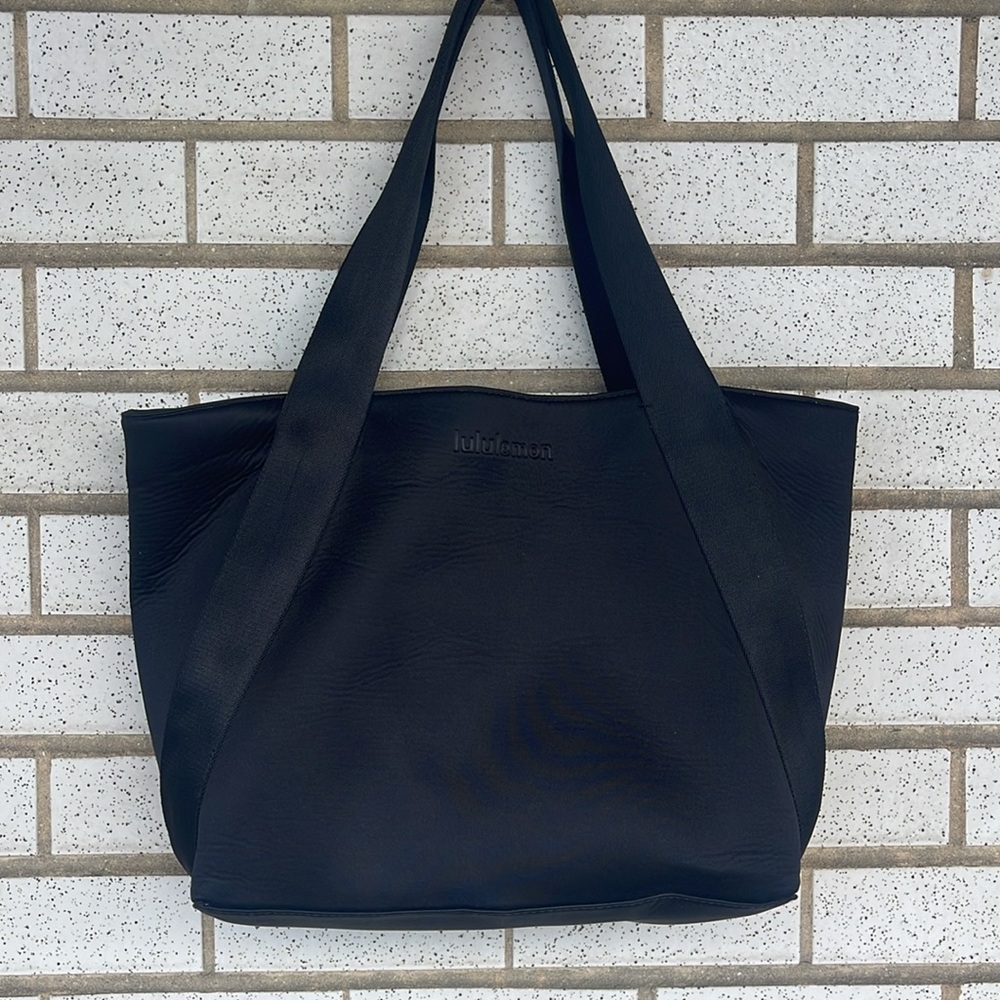 lululemon Black Tote - Picture 4 of 9
